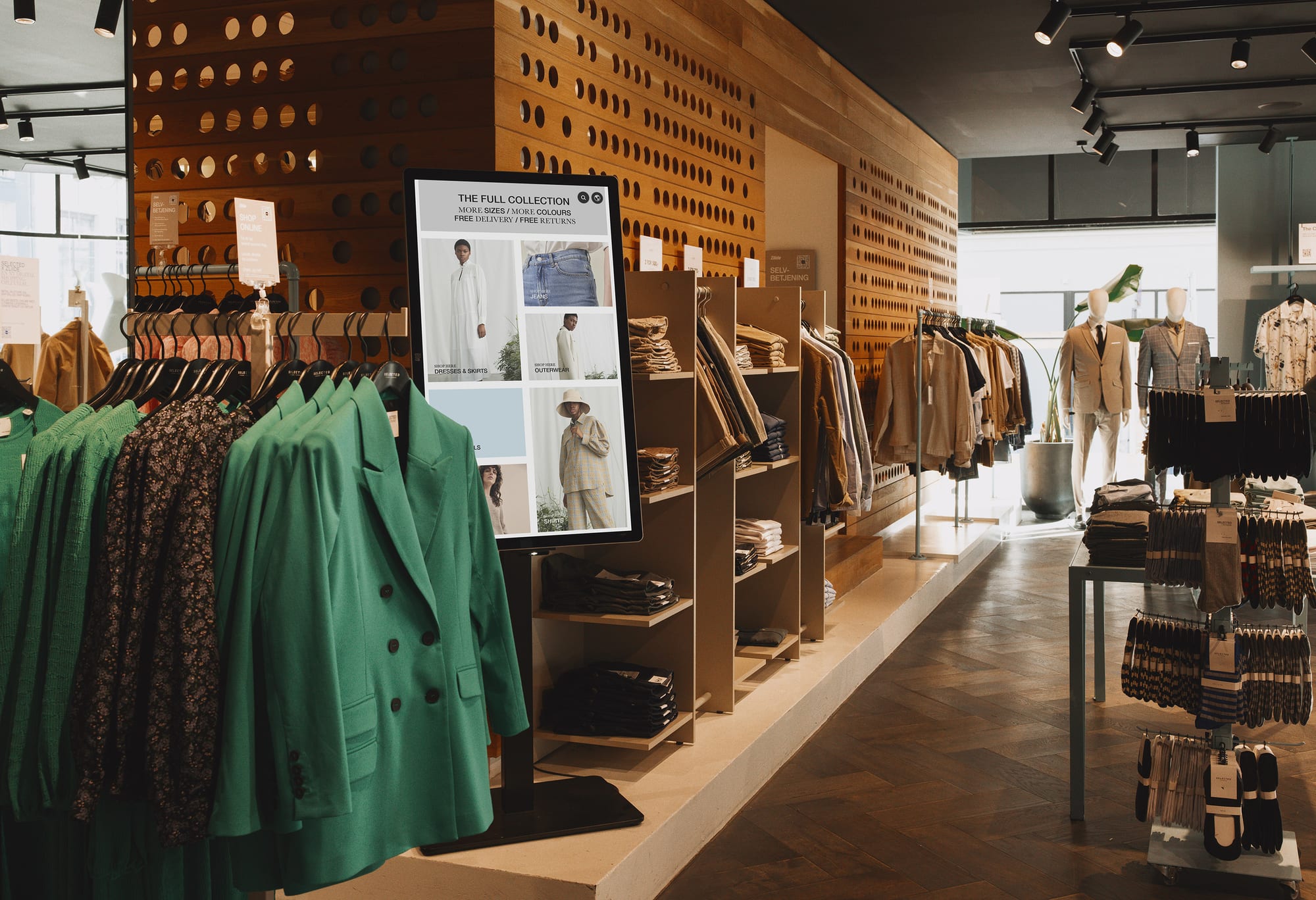 Selected butik Aarhus, interiör med digital skyltning